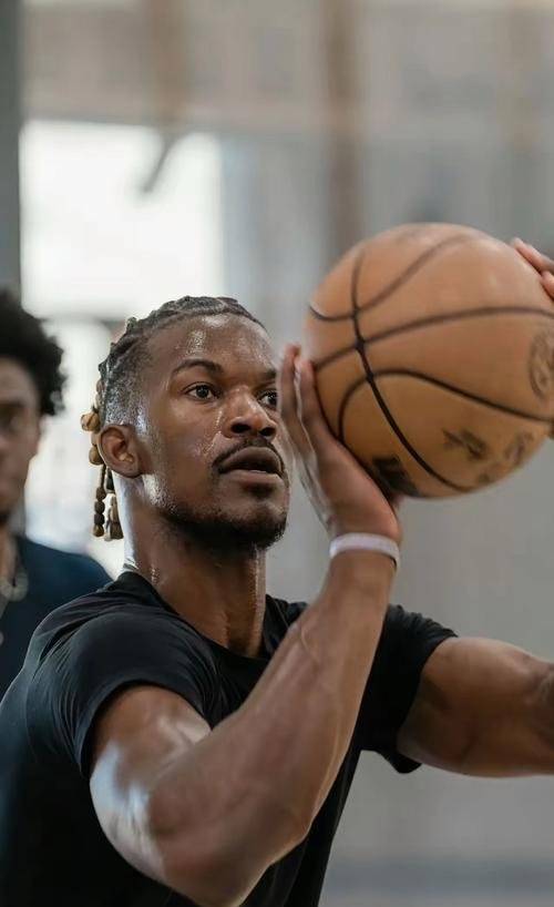 关于哈兰德新星夺冠表现惊艳蒂姆在热火比赛中绝杀，风云突变洛杉矶快船今夜远射贴柱看傻球迷的信息