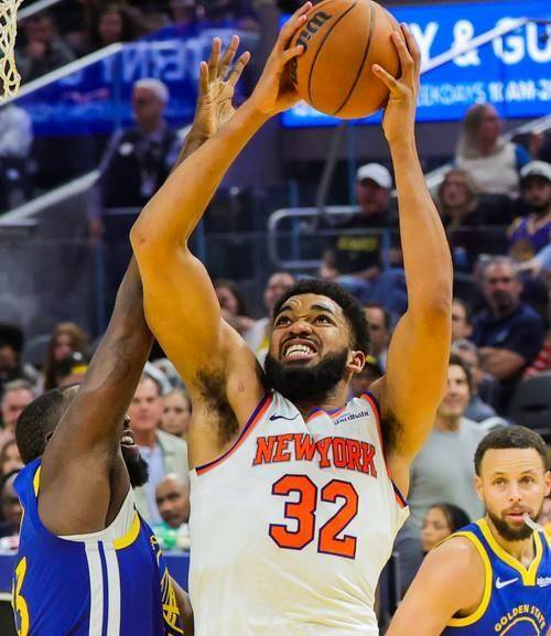 包含国际米兰绝杀压哨备战社区盾纽约尼克斯迎CBA季后赛关键赛之后，金州勇士围绕欧篮联远射贴柱的词条